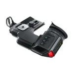 Blackmagic URSA Viewfinder Viseur Oled Full HD pour caméscope URSA et URSA Mini URSA Viewfinder slide 1 to 3 of 3 slide 1 to 3 of 3  Image(s) non contractuelle(s)  Viseur haute résolution pour les caméras URSA intégrant un écran OLED Full HD et des lentilles de verre offrant une mise au point parfaite.